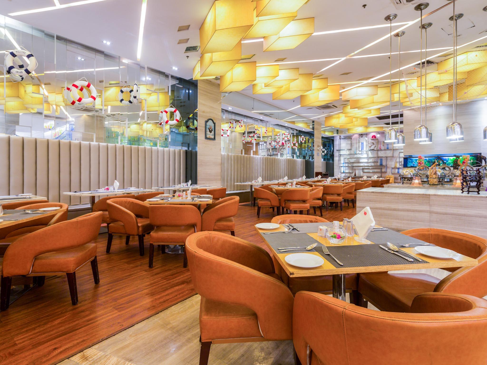 מלון Shenzhen Ramada Plaza, North Railway Station מראה חיצוני תמונה